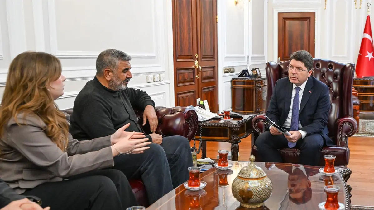 Adalet Bakanı Tunç, Rojin Kabaiş’in ailesiyle bir araya geldi haberinin görseli
