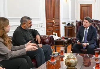 Adalet Bakanı Tunç, Rojin Kabaiş’in ailesiyle bir araya geldi