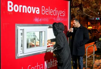 Bornova’da kış soğuğuna sıcak çorba