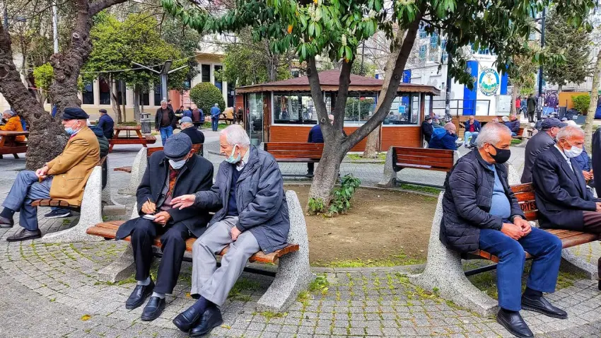 Emeklilikte Adalet Derneği’nden kademeli emeklilik hakkı çağrısı haberinin görseli