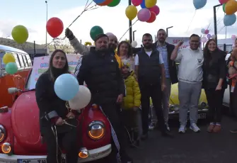 İzmir'de balonlar hastanedeki çocuklar için havalandı