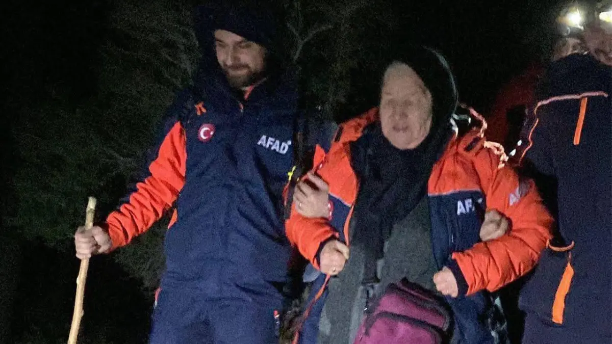 İzmir’de kayıp: Yaşlı kadın ormanlık alanda bulundu haberinin görseli