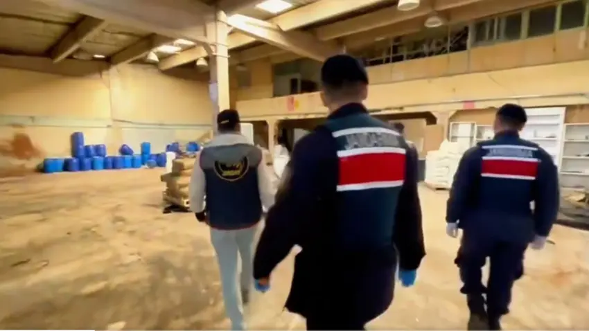 İzmir haber: Uyuşturucu operasyonunda 1,6 ton ham madde ele geçirildi haberinin görseli