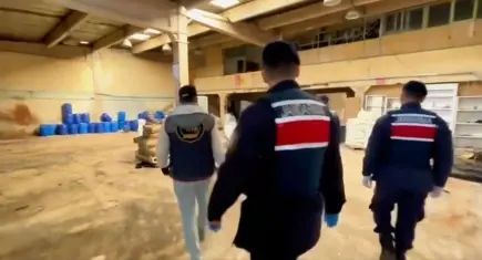 İzmir haber: Uyuşturucu operasyonunda 1,6 ton ham madde ele geçirildi