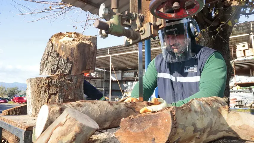 Konak’ta bu kış 250 aileye yakacak odun ulaştı