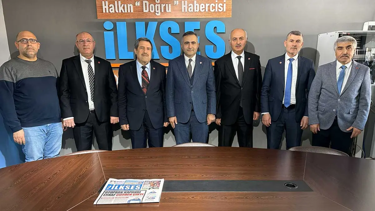 Saadet Partisi İzmir yönetiminden yerel basına nezaket ziyareti haberinin görseli