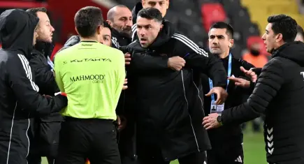 Saha kenarında büyük gerilim! Burak Yılmaz çılgına döndü, hakemin üzerine yürüdü