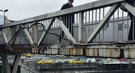 Üst geçitten kopan parçalar canına kastediyordu: Genç sürücüden İBB'ye dava