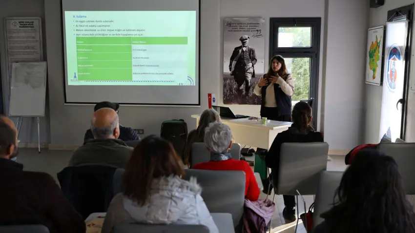 Efes Selçuk’ta meyve yetiştiricilerine ücretsiz tarım eğitimi