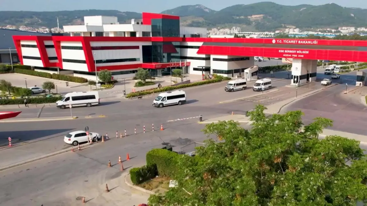 Ege Serbest Bölgesi yıllık ihracatta 3 milyar doları aştı başlıklı video haberin görseli