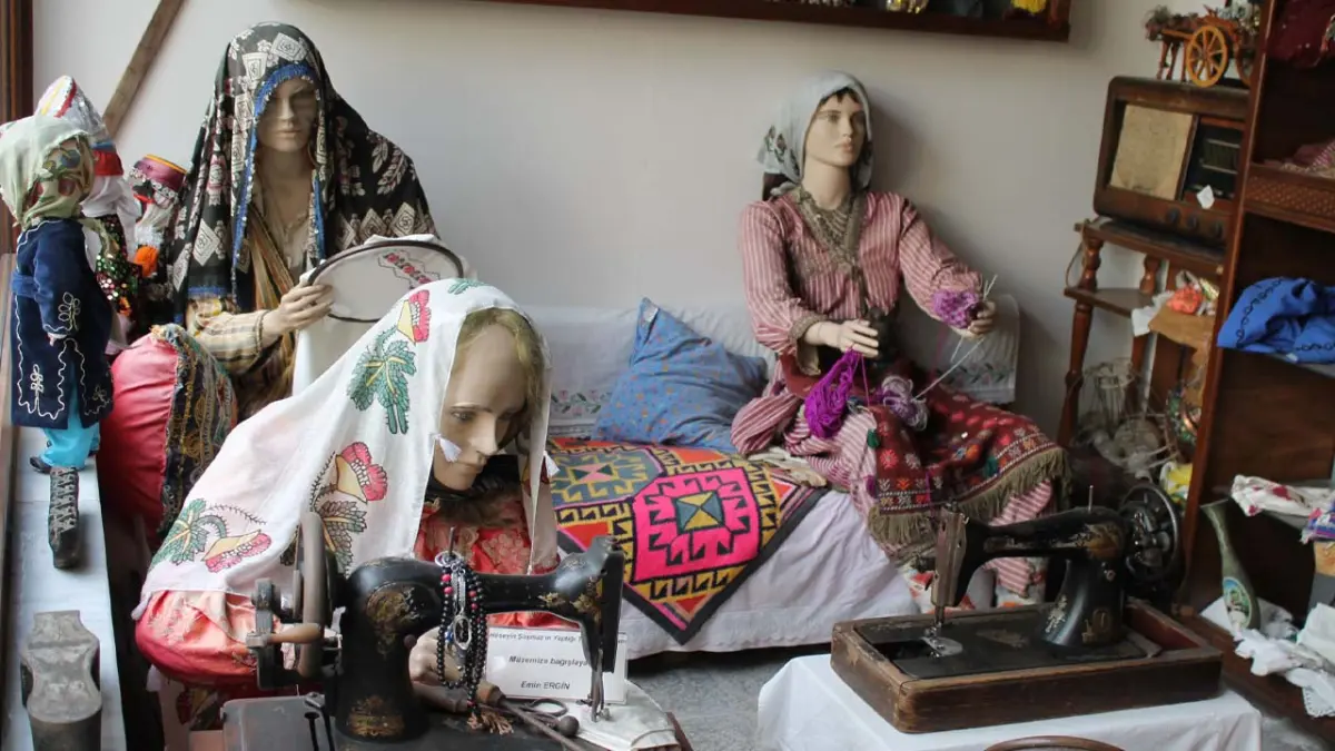 EÜ Etnografya Müzesi kültürel mirası toplumla buluşturuyor haberinin görseli