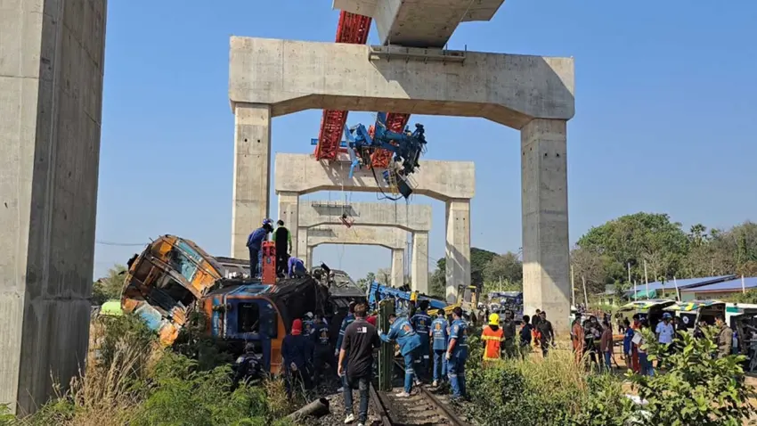  İnşaat vinci treni biçti: 22 yolcu hayatını kaybetti haberinin görseli