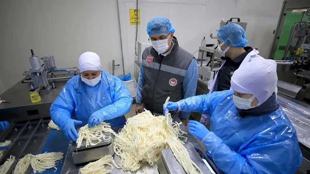  İstanbul’da "Güvenli Gıda" Seferberliği: Seyyar satıcılara belge, işletmelere kamera şartı! haberinin görseli