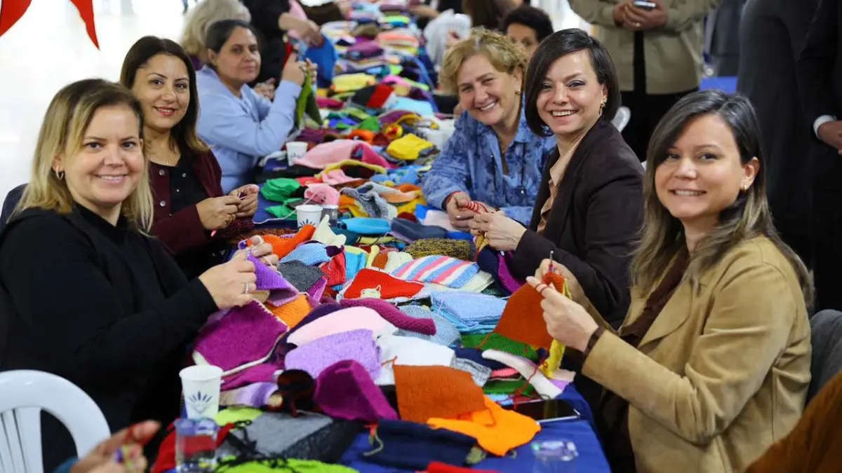 Karabağlar’dan deprem bölgesine sıcak dayanışma haberinin görseli
