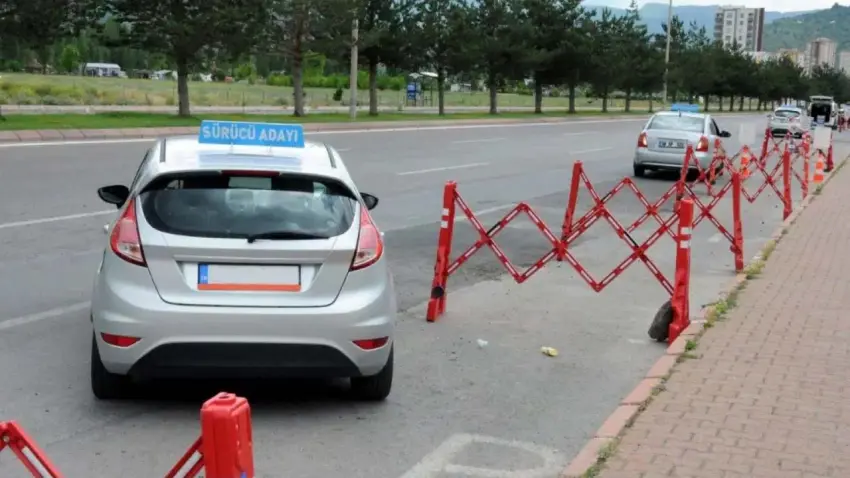‘Komisyon geçirmedi’ lafı tarihe karışacak! Direksiyon sınavlarına kamera önerisi gündemde haberinin görseli