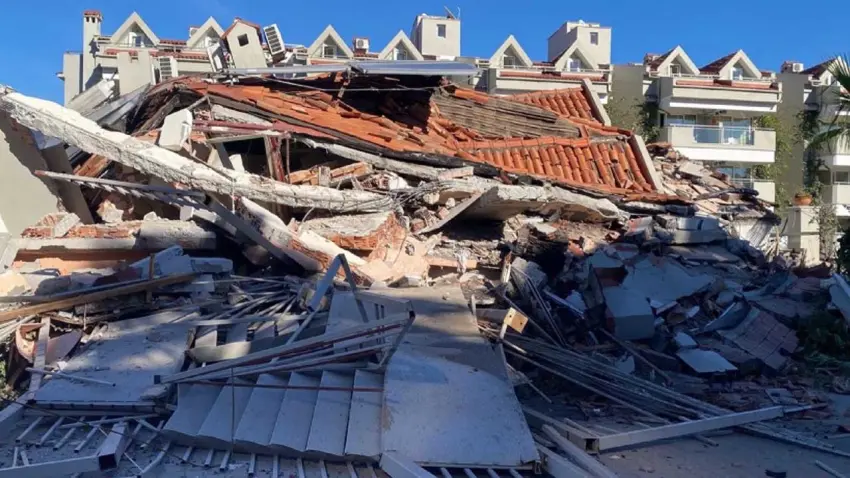 Marmaris’te facianın eşiğinden dönüldü: Tadilattaki 5 katlı otel yerle bir oldu! haberinin görseli