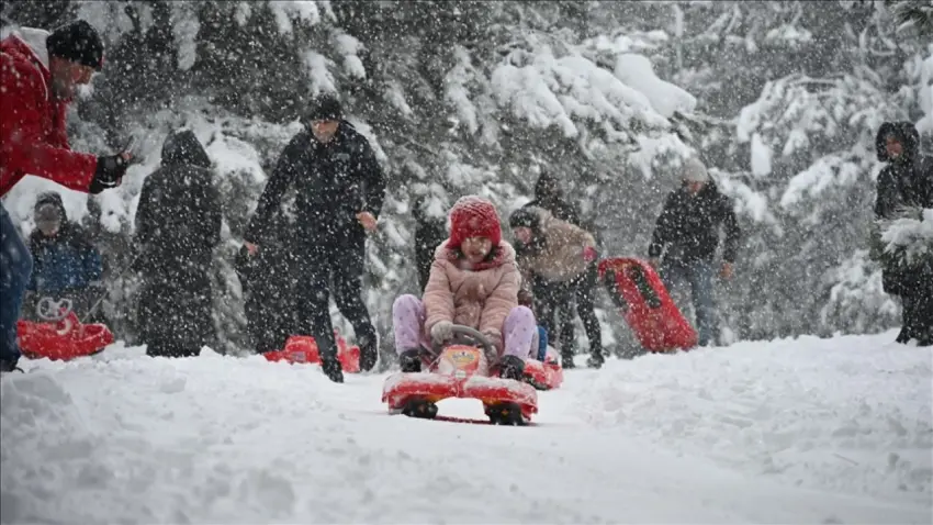 15 Ocak Perşembe günü hangi illerde okullar tatil edildi? İşte Eğitime ara verilen il ve ilçeler listesi haberinin görseli