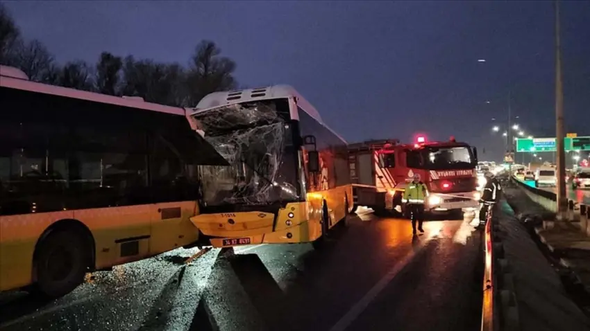 3 İETT otobüsü çarpıştı: Zincirleme kazada 5 kişi yaralandı haberinin görseli