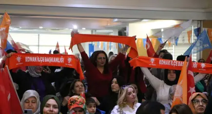 AK Partili İnan, Başkan Tugay'a seslendi: İzmirli olmayanları belediyeye sokma