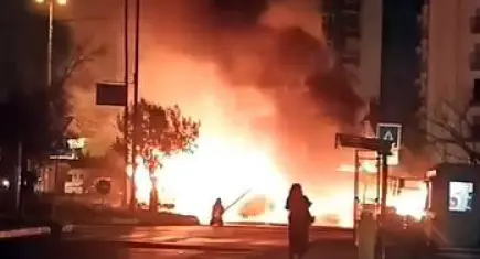 Avcılar’da park halindeki İETT otobüsü yandı