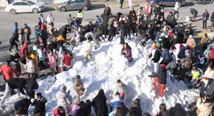 Bayındır’da çocuklar karla buluştu