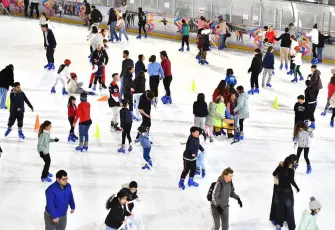 Büyükşehir’den öğrencilere yarıyıl tatiline özel buz pisti sürprizi