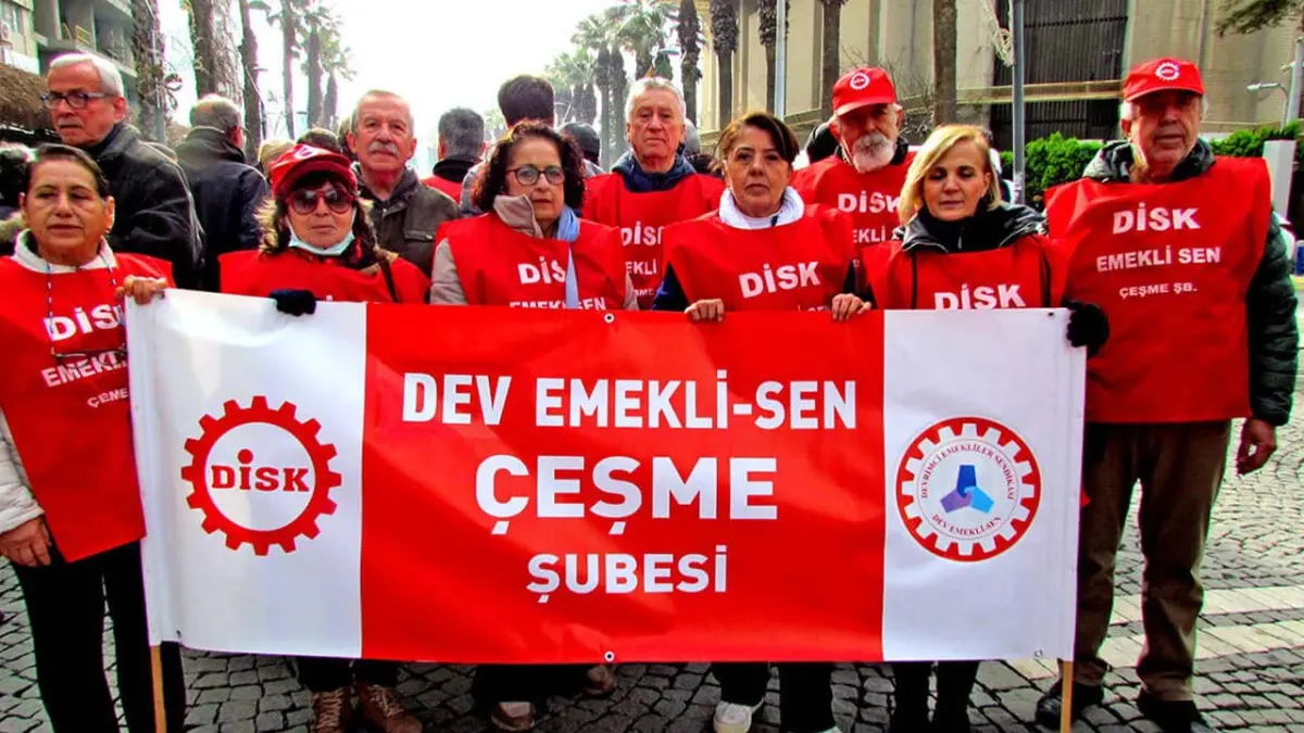 İzmir’de emeklilerden "Sadaka Değil Hak" eylemi haberinin görseli