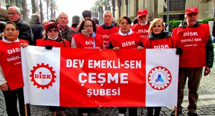 İzmir’de emeklilerden "Sadaka Değil Hak" eylemi