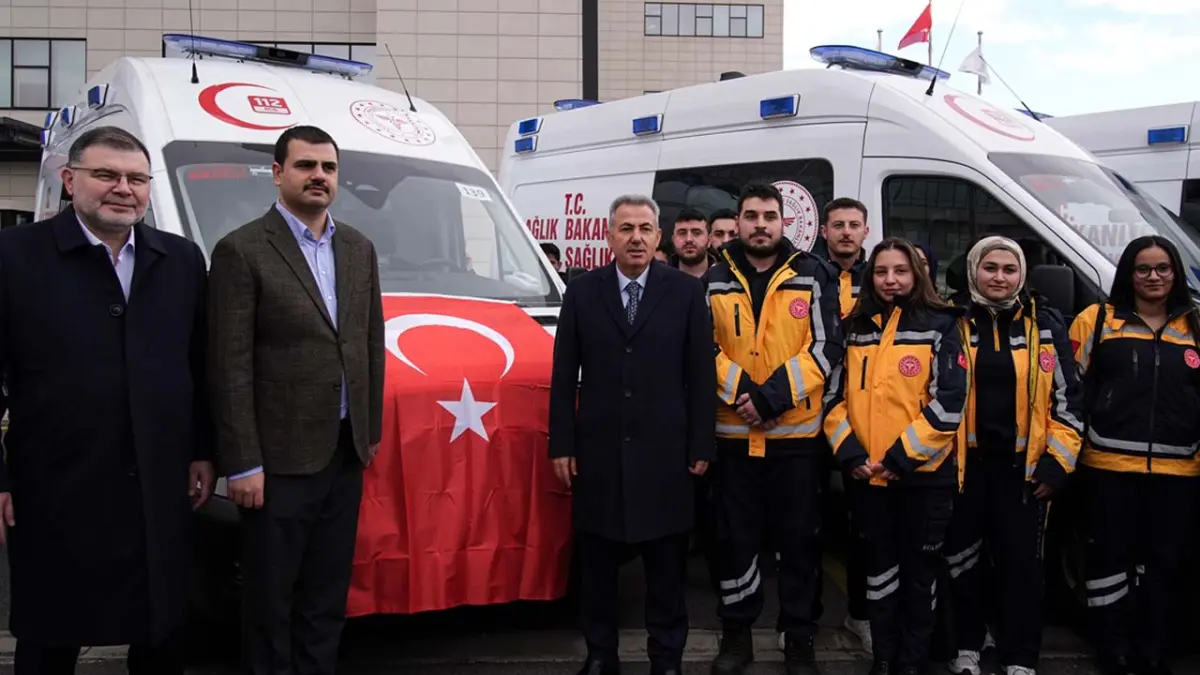 İzmir’e 45 yeni ambulans haberinin görseli