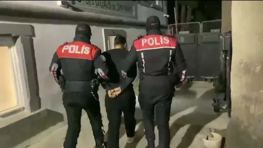İzmir haber: 21 yıl hapis cezası bulunan firari yakalandı haberinin görseli