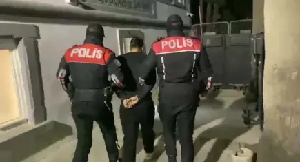 İzmir haber: 21 yıl hapis cezası bulunan firari yakalandı