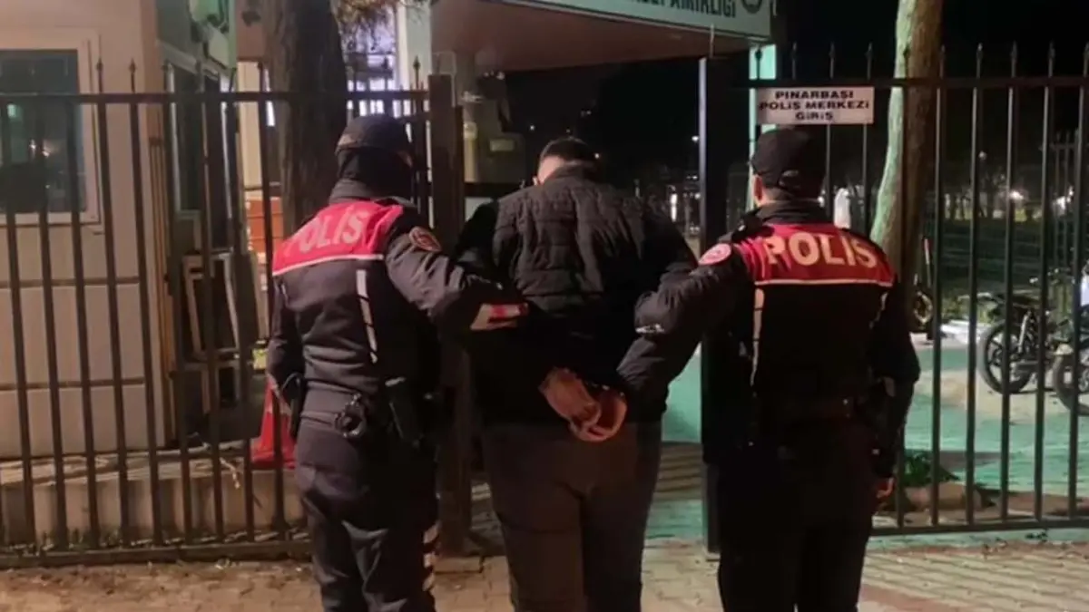 İzmir haber: Sahte polis kimliği gösteren şüphelinin 128 suçtan arandığı ortaya çıktı haberinin görseli