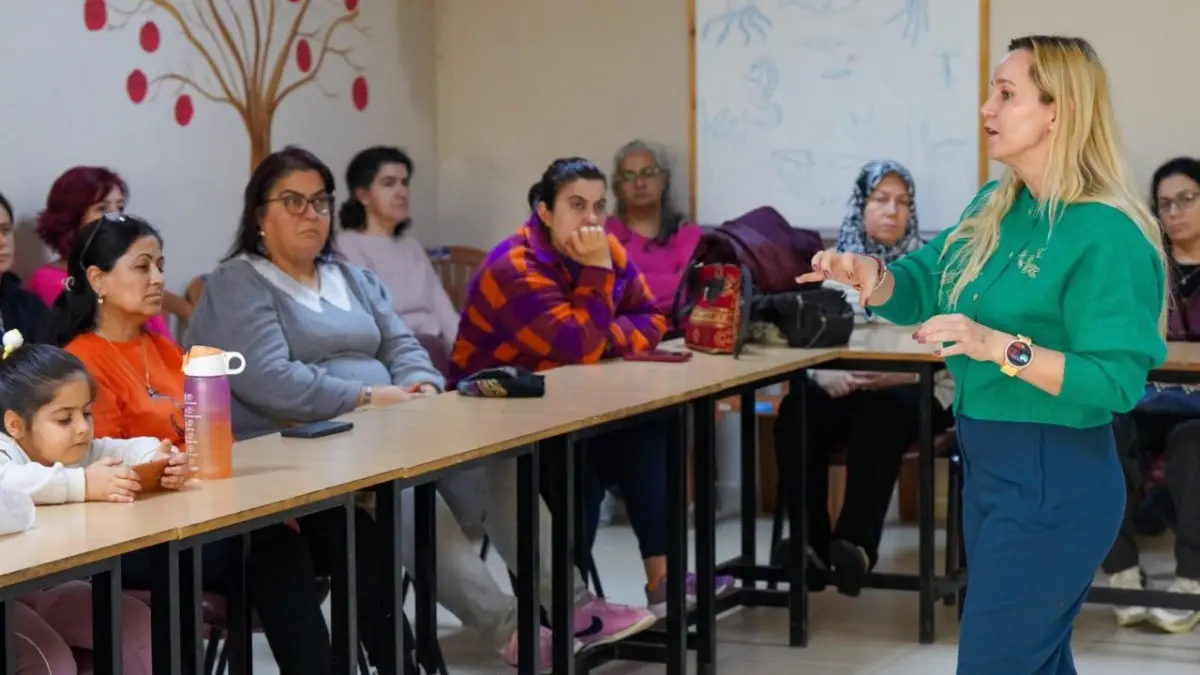 İzmirli yurttaşlar rahim ağzı kanserine karşı bilinç kazanıyor haberinin görseli