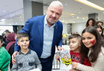 Menemen’de Özel çocukların karne sevinci