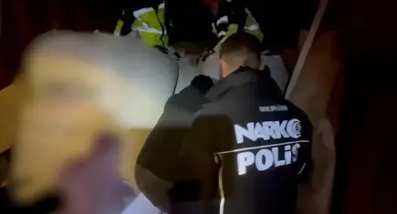 Mersin Limanı’nda yüzlerce kilo yasaklı madde ele geçirildi