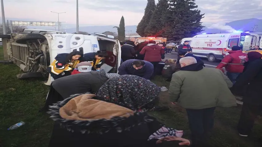 Aydın’da İşçi servisi devrildi: Çok sayıda yaralı var haberinin görseli