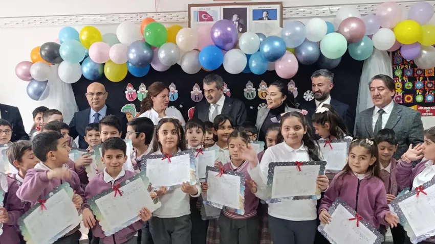 Bakan Tekin’den öğrencilere "Dijital Bağımlılık" uyarısı: Ölçüyü kaçırmayın! haberinin görseli