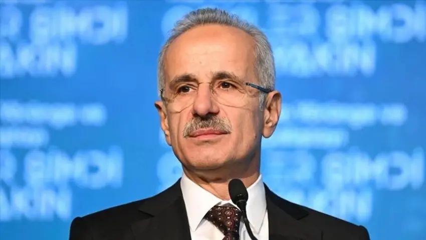  Bakan Uraloğlu canlı yayında rahatsızlandı haberinin görseli