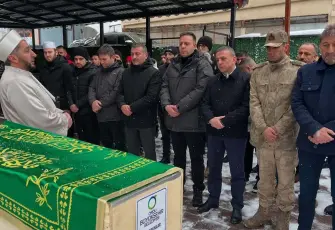 Bakım merkezinde acı kayıp: Ailesine ulaşılamayınca ilçe protokolü ve vatandaşlar toprağa verdi