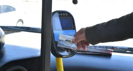 İzmir ulaşımda büyük tasarruf etti