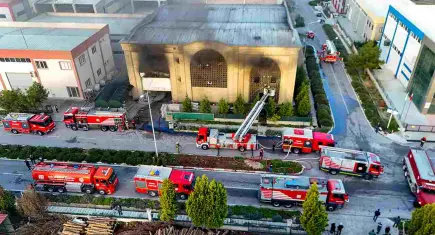 Menderes’te fabrika yangını korkuttu: alevler kontrol altına alındı