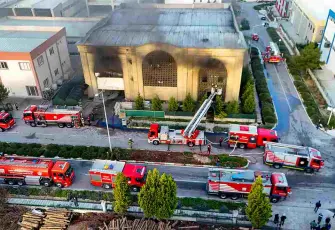 Menderes’te fabrika yangını korkuttu: alevler kontrol altına alındı