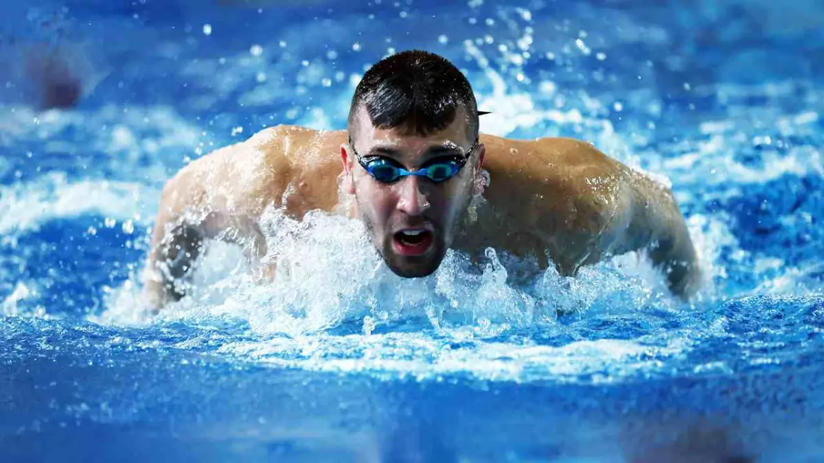 Milli yüzücü Sakçı, yeni rekorlar için hazırlanıyor haberinin görseli