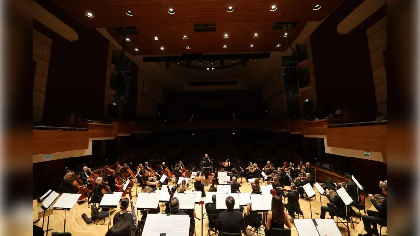 İzmir Devlet Senfoni Orkestrası iki büyük yeteneği buluşturdu