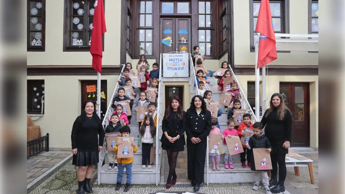 Konak’ta minikler karne heyecanını Mutlu Çocuklar Oyun Evleri’nde yaşadı haberinin görseli