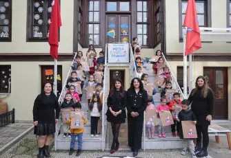 Konak’ta minikler karne heyecanını Mutlu Çocuklar Oyun Evleri’nde yaşadı