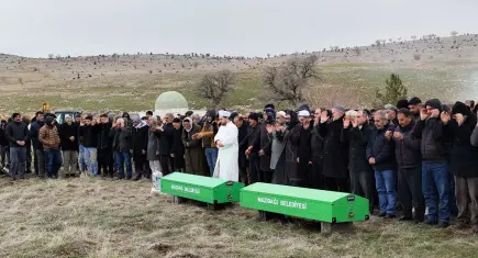 Mardin’de yürek yakan veda: Buz tutmuş gölete düşen iki çocuk yan yana defnedildi