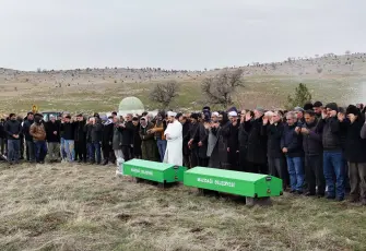 Mardin’de yürek yakan veda: Buz tutmuş gölete düşen iki çocuk yan yana defnedildi