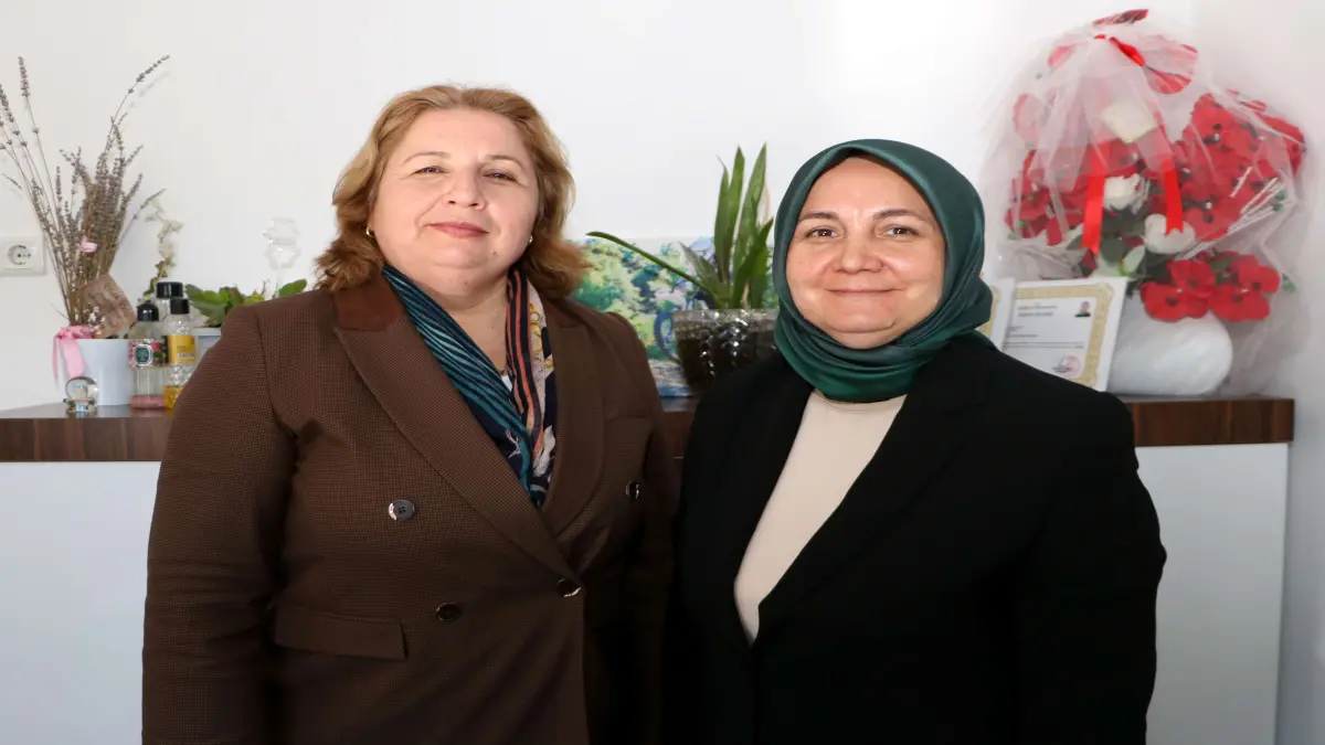 Okumalarına izin verilmeyen kız kardeşler, yıllar sonra mezun oldular ve muhtar seçildiler haberinin görseli