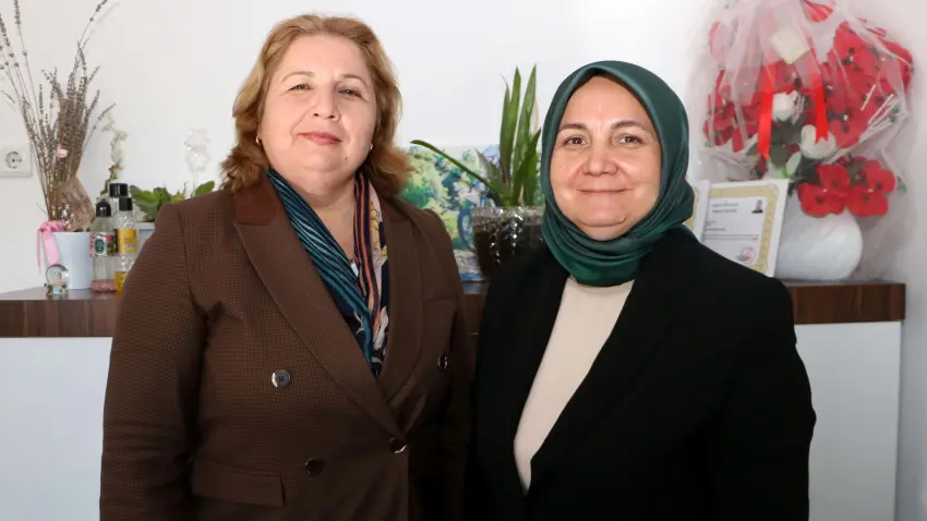 Okumalarına izin verilmeyen kız kardeşler, yıllar sonra mezun oldular ve muhtar seçildiler haberinin görseli